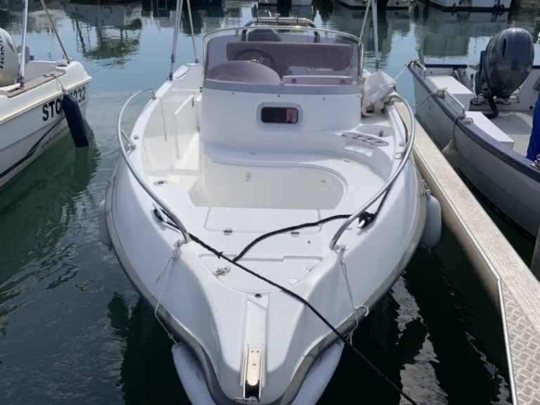 Rent a B2 Marine Cap Ferret 552 Open Frontignan