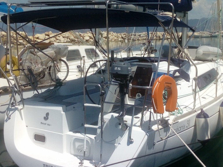 Bénéteau Oceanis 31 charter bareboat or captained in  Nikiána