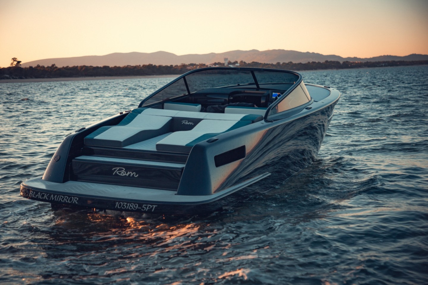 Rent a Motorboat ROM 28 in Lizbona - 652e35f3dd866 L
