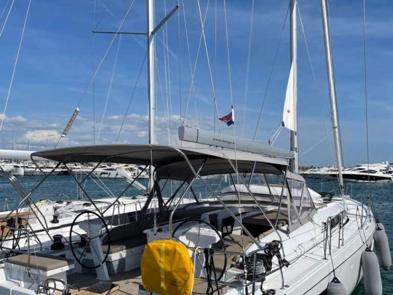 Bareboat Rental Sailboat Bénéteau with a boat licence