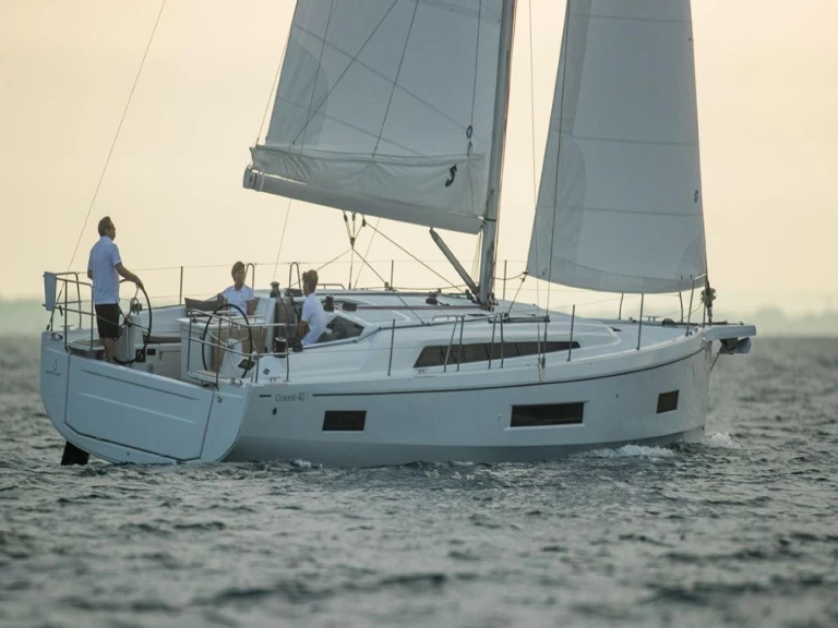 Sailboat rental in Anse Marcel - Bénéteau Oceanis 40.1