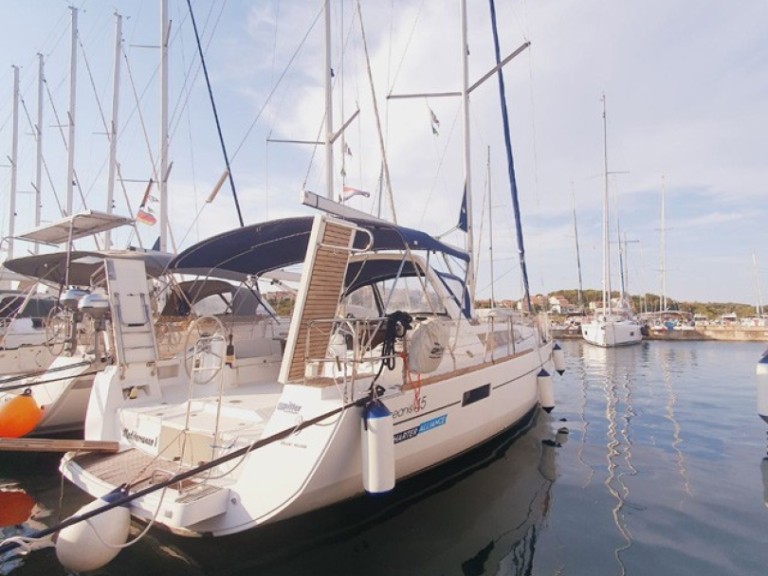 Boat rental Bénéteau Oceanis 45 in Pula on Samboat