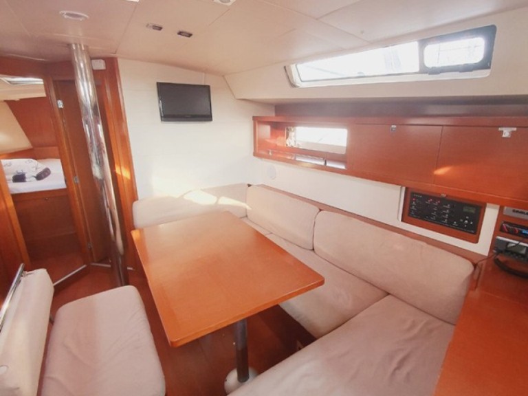 Bareboat Rental Sailboat Bénéteau with a boat licence