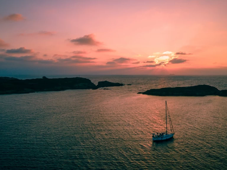 Sailboat for rent Le Marin at the best price