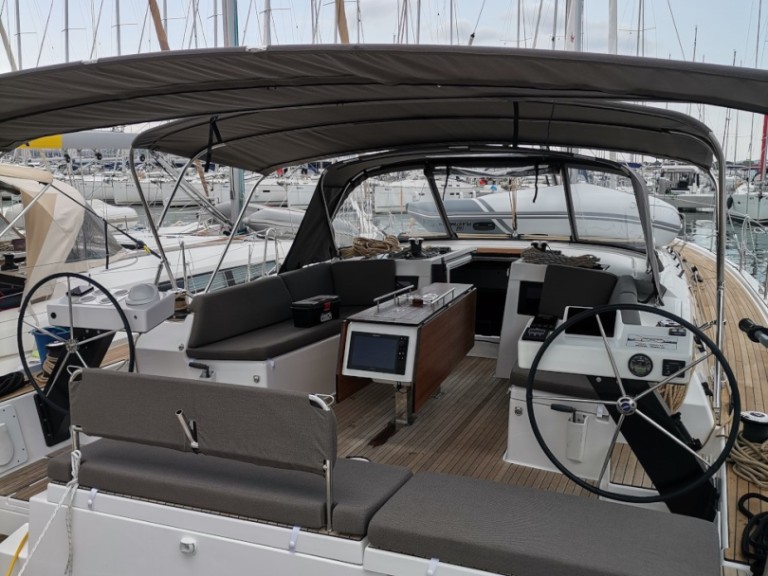 Boat rental Dufour Dufour 470 in Sukošan on Samboat