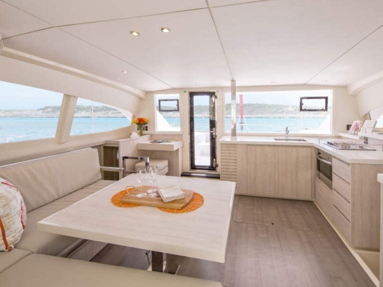 Catamaran rental in Marina (City) - Leopard Leopard 40