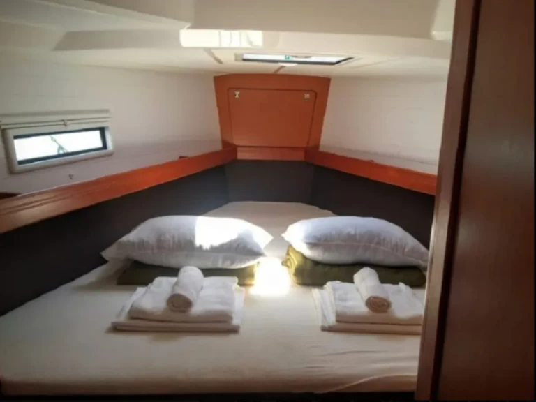 Sailboat rental in Lefkáda - Bavaria Cruiser 37