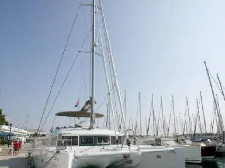 Bareboat Rental Catamaran Lagoon with a boat licence