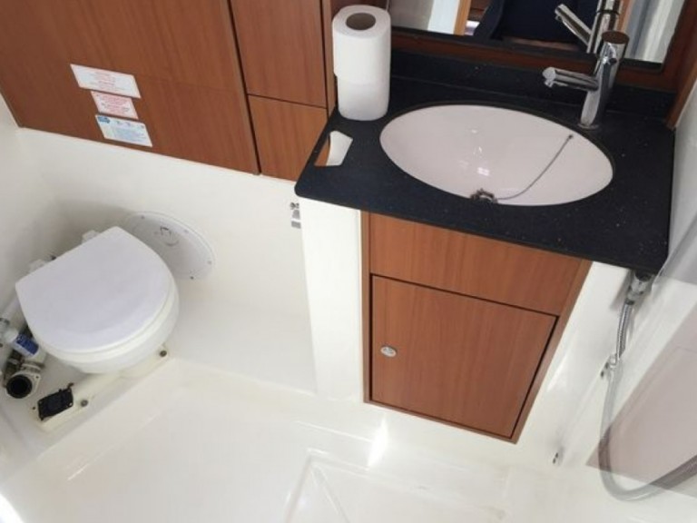 Sailboat for rent Sukošan at the best price