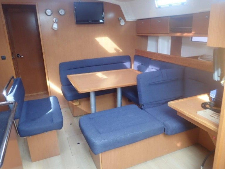 Rent a Bavaria Bavaria 45 BT '12 Sukošan