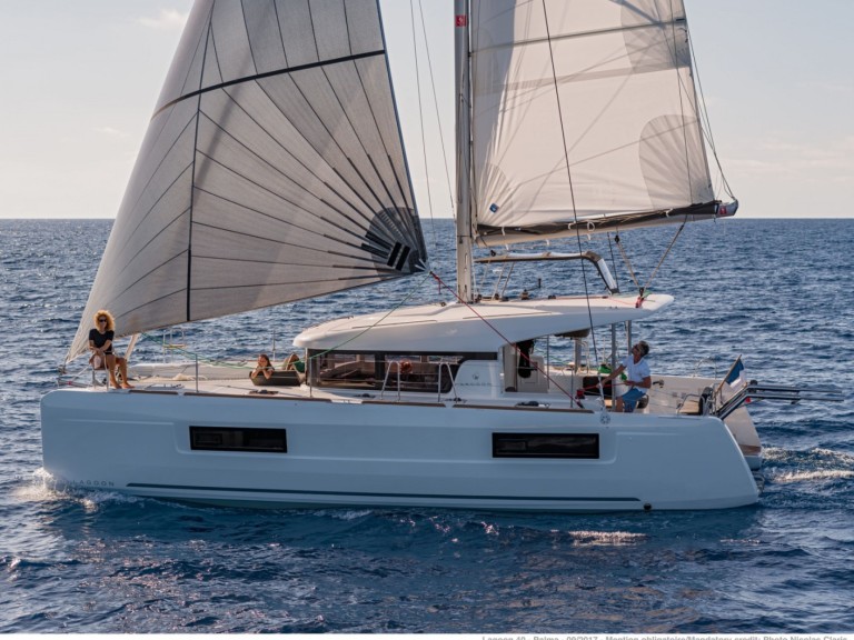 Yacht charter Larmor-Plage cheap Lagoon 40