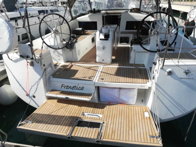 Yacht charter San Vincenzo cheap Sun Odyssey 440