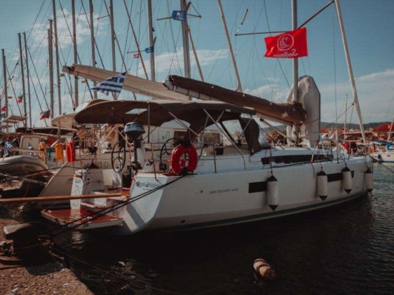 Boat rental Jeanneau Sun Odyssey 440 in Níkiti on Samboat