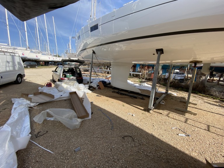 Rent a Bénéteau Oceanis 41.1 Lefkáda