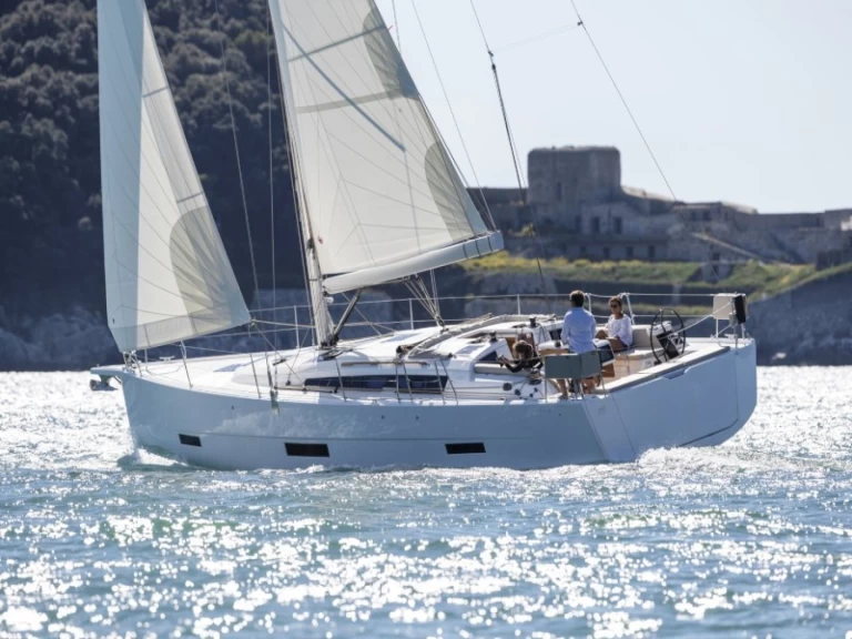 Sailboat rental in Lefkáda - Dufour Dufour 430