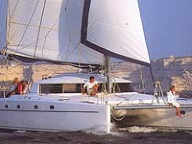Boat rental Fountaine Pajot Belize 43 in Lefkáda on Samboat
