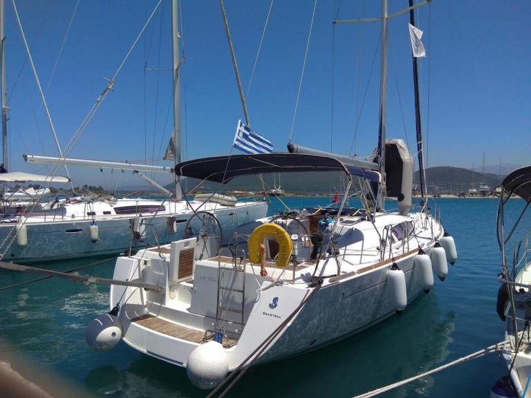 Bénéteau Oceanis 46 charter bareboat or captained in  Nikiána