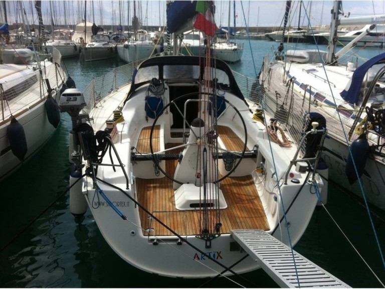 Bareboat Rental Sailboat Bavaria with a boat licence