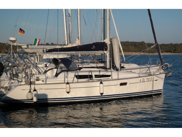 Jeanneau Sun Odyssey 36i in Cugnana Verde on SamBoat