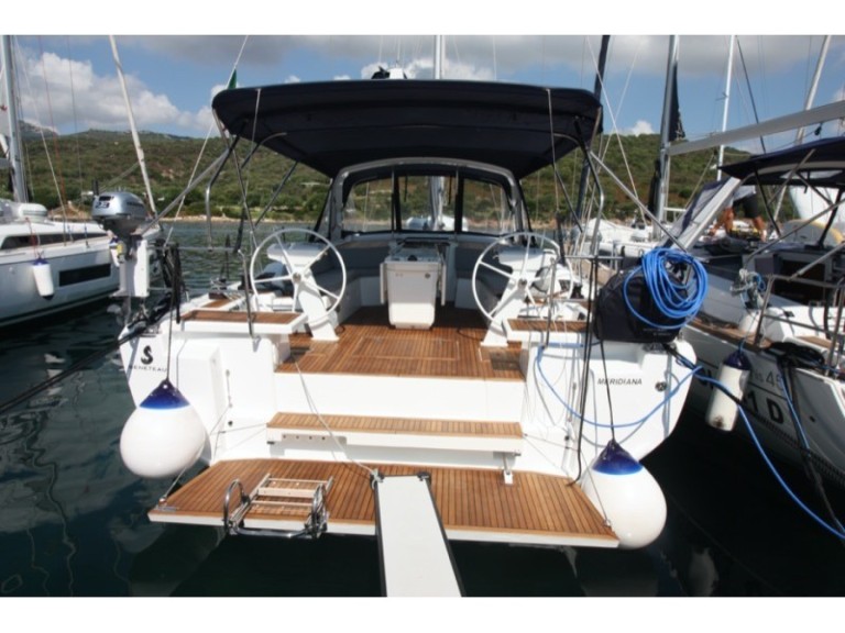 Sailboat for rent Cugnana Verde at the best price