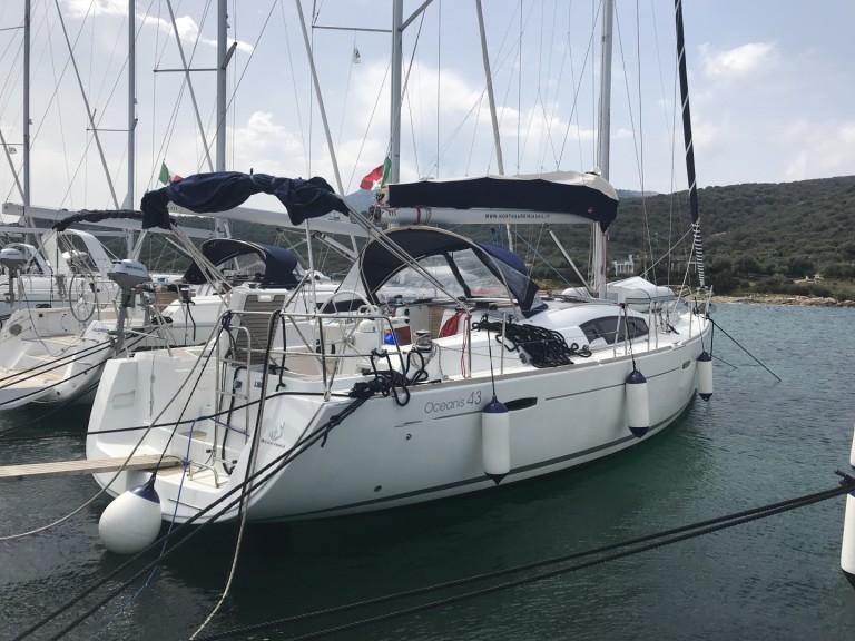 Yacht charter Cugnana Verde cheap Oceanis 43