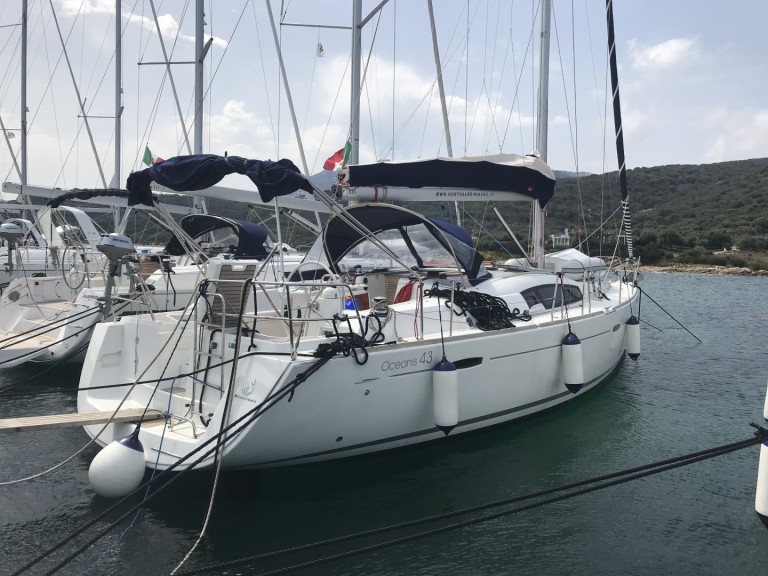 Yacht charter Marina Cala dei Sardi cheap Oceanis 43