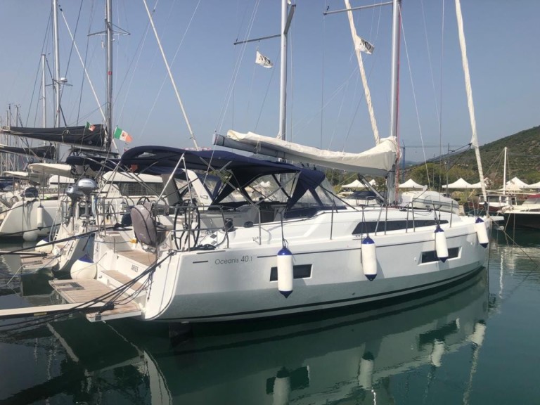 Sailboat for rent Salerno at the best price