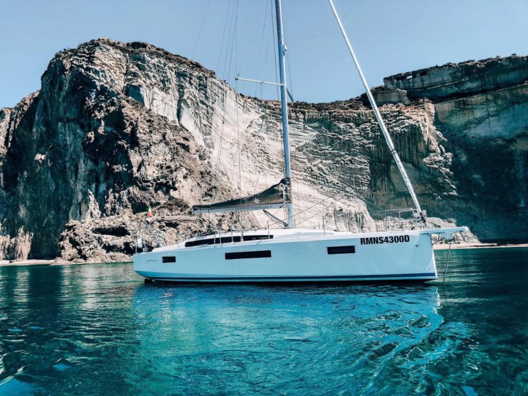 Rent a Jeanneau Sun Odyssey 410 Nettuno