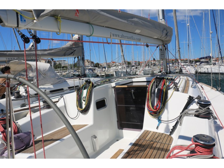 Sailboat rental in Jezera - Bénéteau First 35