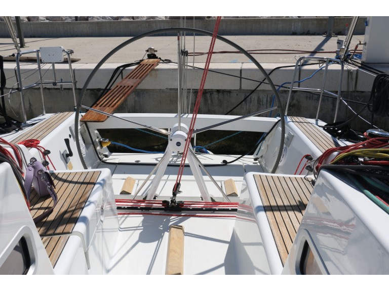 Bénéteau First 35 in Jezera on SamBoat