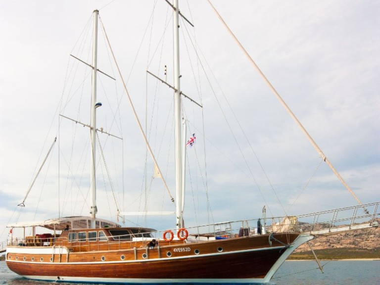 Yacht charter Cannigione cheap Victoria