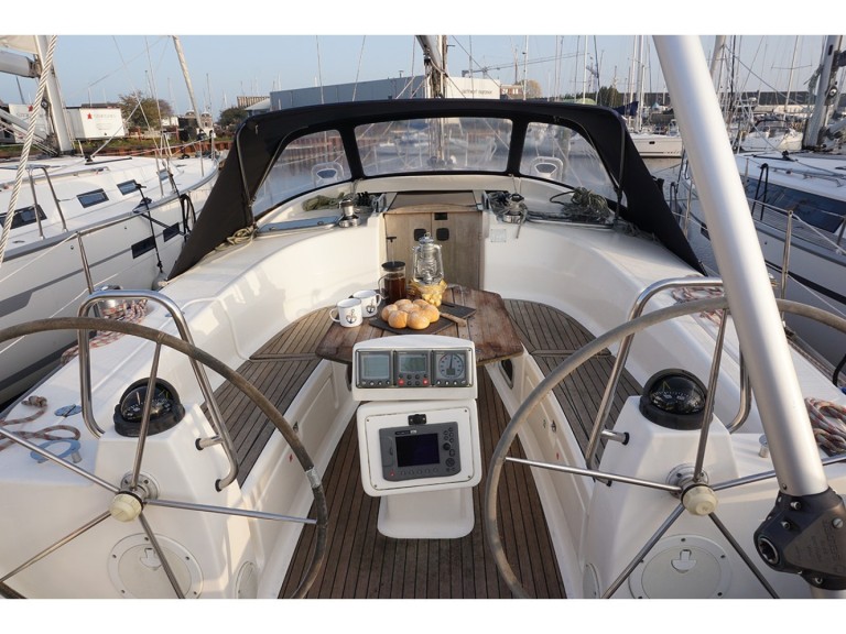 Sailboat rental in Lemmer - Bavaria Bavaria 40 Cruiser