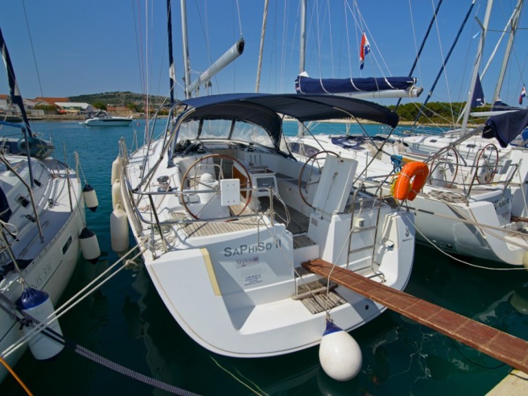 Sailboat for rent Betina at the best price