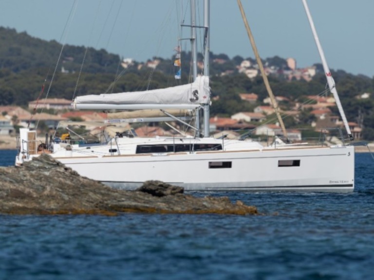 Sailboat for rent Primošten at the best price