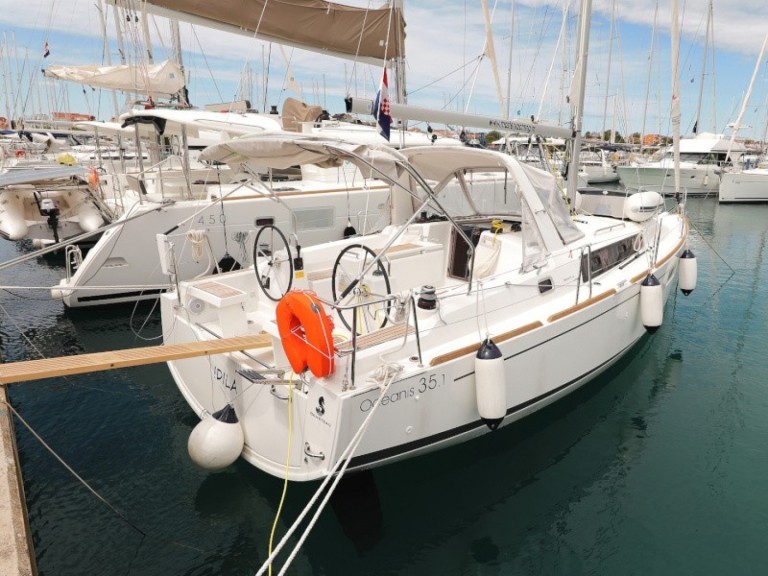 Sailboat rental with or without captain Bénéteau Sukošan