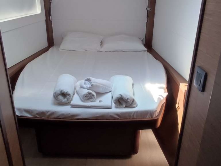 Yacht charter Lávrio cheap Lagoon 46