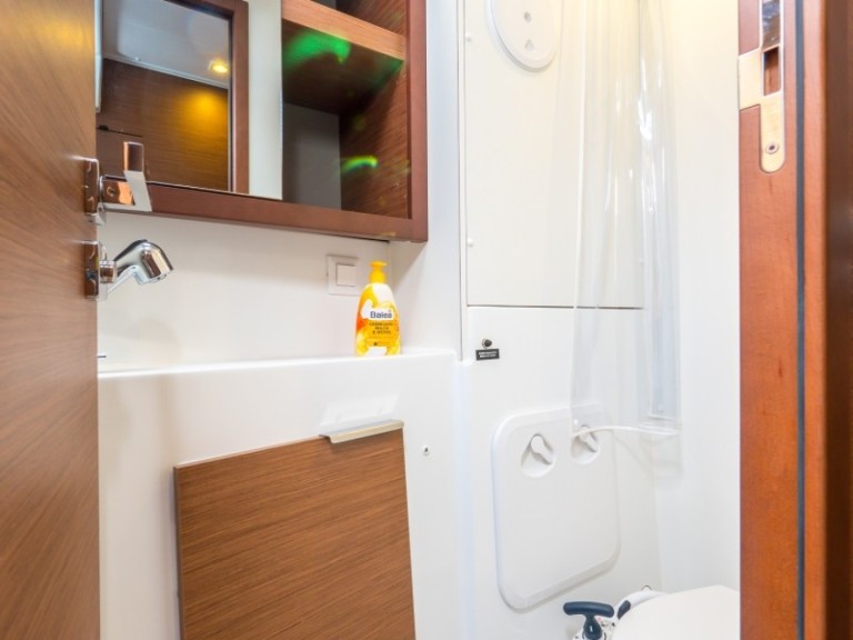 Catamaran rental in Split - Lagoon Lagoon 40