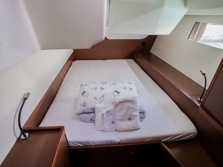 Sailboat rental in Kaštel Gomilica - Bénéteau Oceanis 48