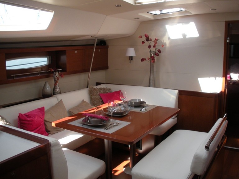 Rent a Bénéteau Oceanis 54 Cagliari