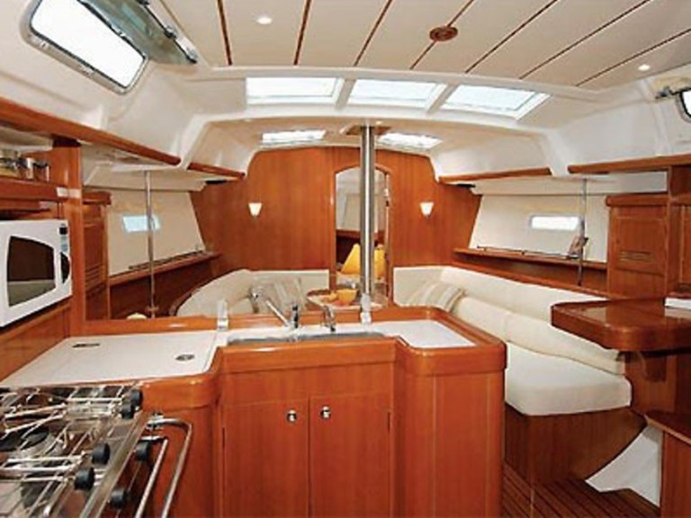 Sailboat for rent Cagliari at the best price