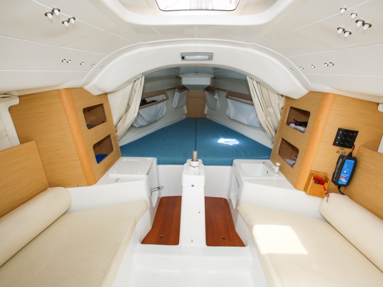 Boat rental Bénéteau First 21.7 in Marseille on Samboat