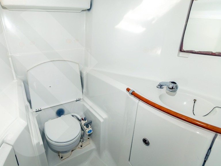 Boat rental Bénéteau Oceanis 411 in Marseille on Samboat