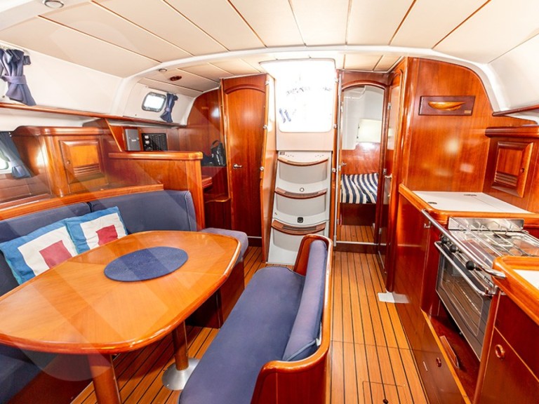 Sailboat for rent Marseille at the best price