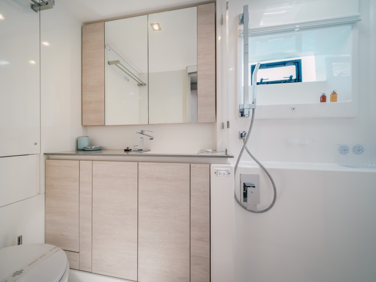 Yacht charter Split cheap Leopard 50