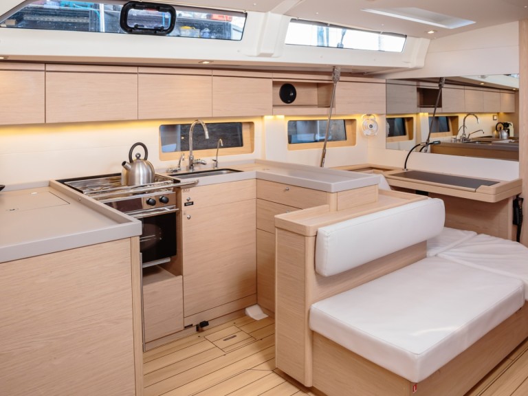 Bénéteau Oceanis 51.1 in Furnari on SamBoat