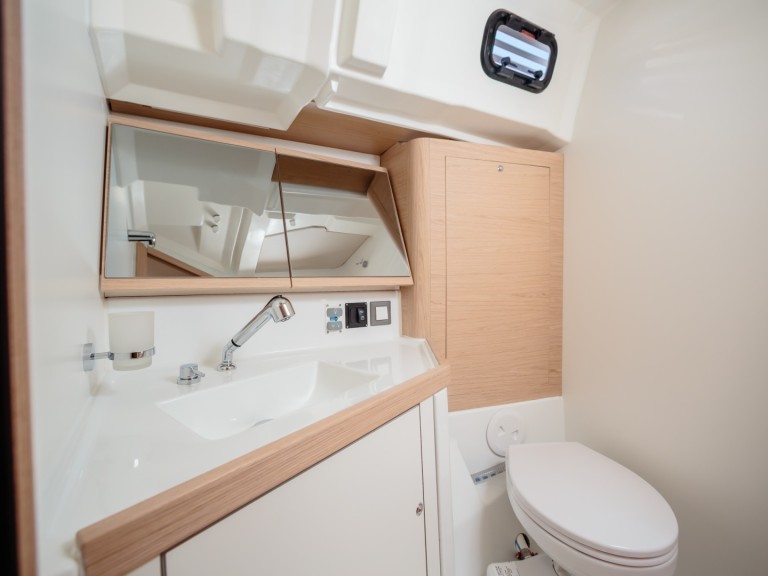 Sailboat rental with or without captain Bénéteau Castiglioncello