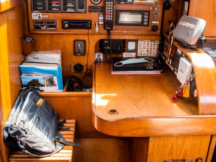 Sailboat for rent Volos at the best price