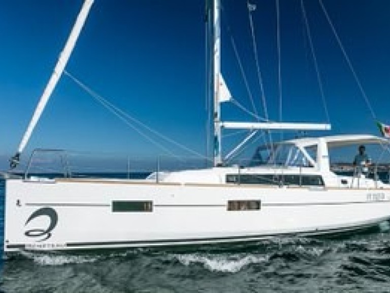 Sailboat rental in Olbia - Bénéteau Oceanis 38