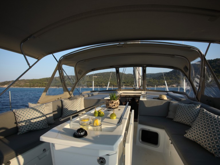 Bénéteau Oceanis 51.1 Refit 2026 in Alimos on SamBoat