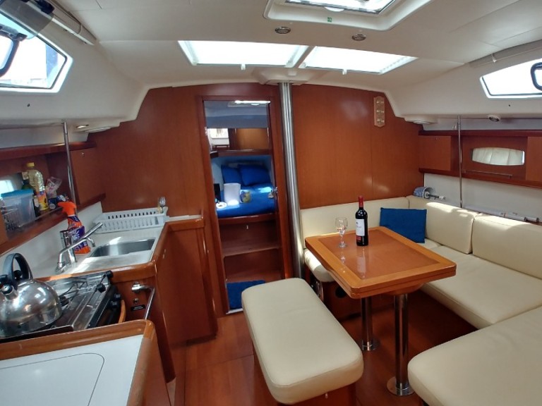 Yacht charter Alimos cheap Oceanis 40